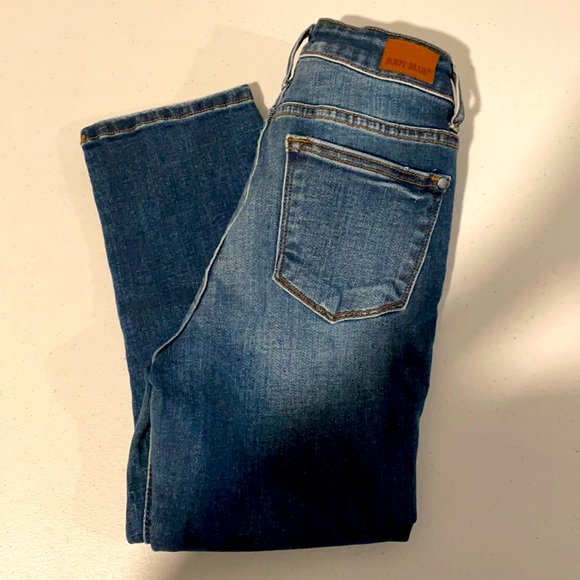 Judy Blue capris 5/27 - Picture 3 of 3